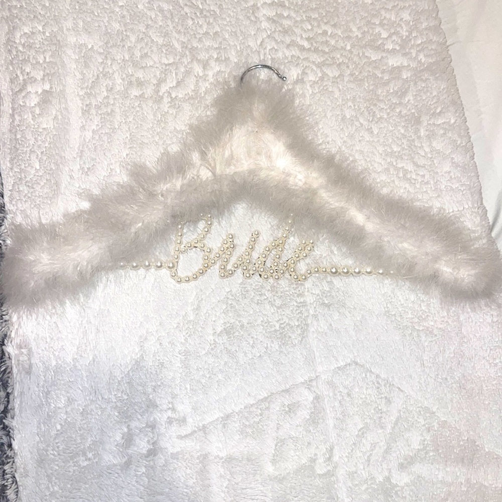 Bride 👰🏼‍♀️ wedding dress hanger | pearl stones | feather hanger